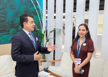 نائبة رئيسة مؤسسة حيدر علييف الأذربيجانية تزور جناح الإيسيسكو في (كوب 29)