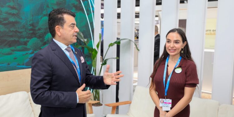 نائبة رئيسة مؤسسة حيدر علييف الأذربيجانية تزور جناح الإيسيسكو في (كوب 29)