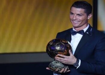 لماذا باع رونالدو إحدى كراته الذهبية لأغنى رجل في إسرائيل؟