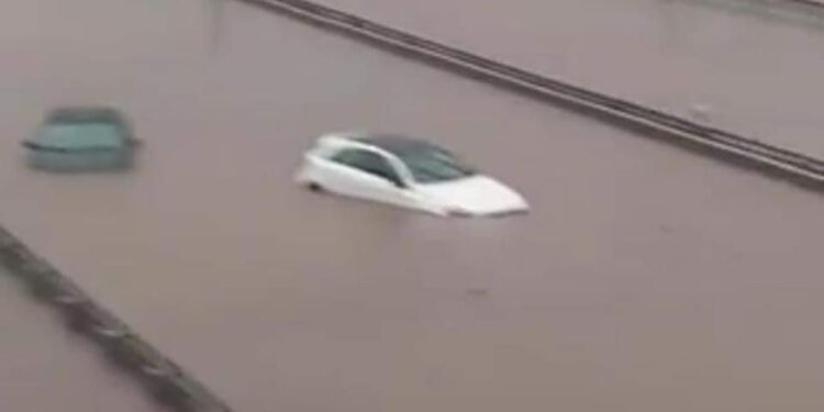 فيضانات إسبانيا …القنصلية العامة للمملكة المغربية ببرشلونة تضع رقما هاتفيا للمداومة