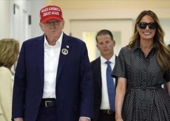 ترامب وزوجته يدليان بصوتيهما في ولاية فلوريدا  .