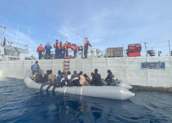 اعتراض قارب مطاطي على متنه 52 مرشحا للهجرة غير النظامية شمال غرب مدينة طانطان