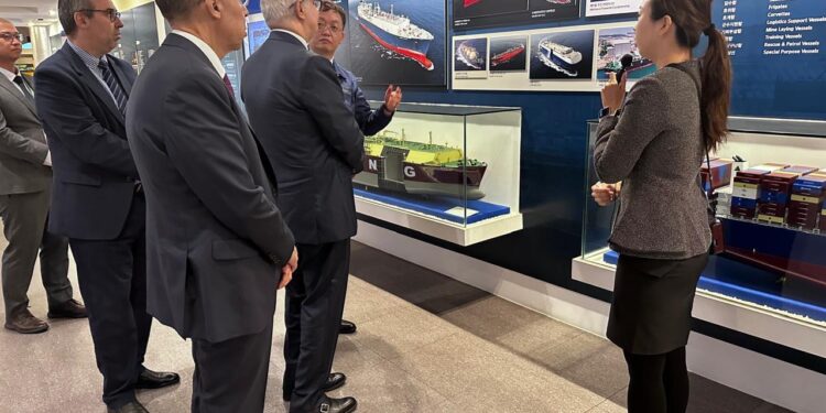 بركة يترأس وفد مغربي لزيارة عمل إلى مصانع السفن التابعة لشركة (إتش دي هيونداي للصناعات الثقيلة)  بكوريا