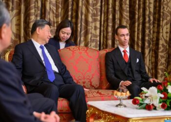 بتعليمات ملكية سامية، الأمير مولاي الحسن يستقبل الرئيس الصيني بالدار البيضاء