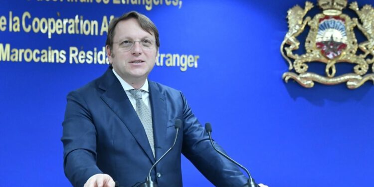 المغرب شريك “موثوق” و”دعامة للاستقرار” في المنطقة (المفوض الأوروبي للجوار)