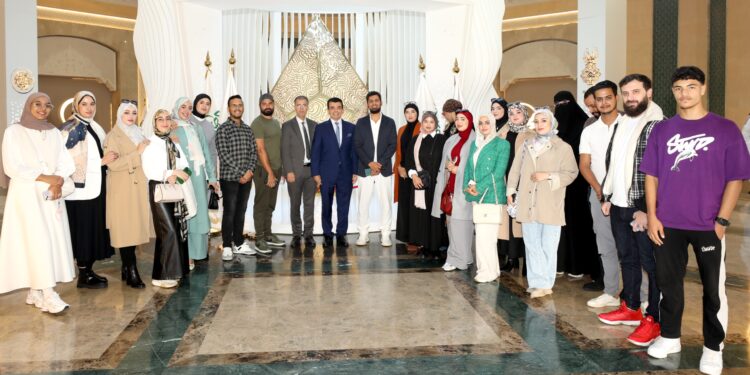 الدكتور سالم المدير العام للإيسيسكو يلتقي وفدا من صناع المحتوى والمؤثرين المغاربة