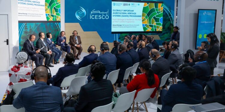 وزراء ومسؤولون دوليون يشاركون بجلسات نقاشية في جناح الإيسيسكو بـ(كوب 29)