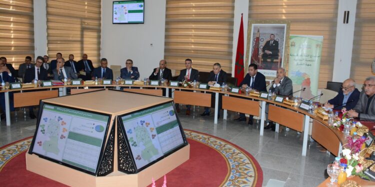 وجدة: الوالي الخطيب يترأس اجتماع جهوي هام بحضور عمال أقاليم جهة الشرق