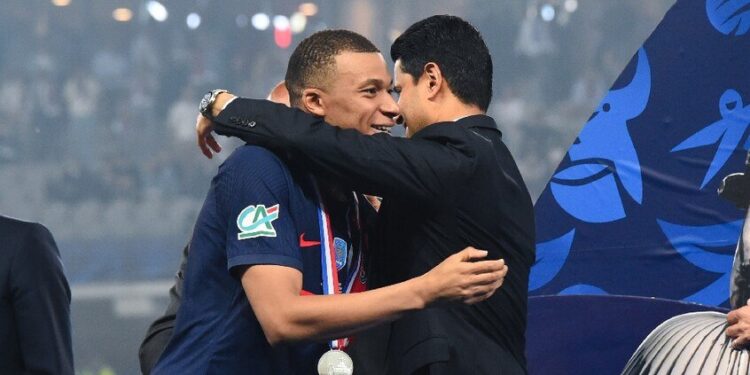 الخليفي يعلق على الانتقادات الموجهة لمبابي