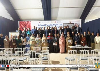 وفد جهة الداخلة – وادي الذهب يزور  المعرض السياحي الموازي للمناظرة الجهوية للسياحة بتطوان