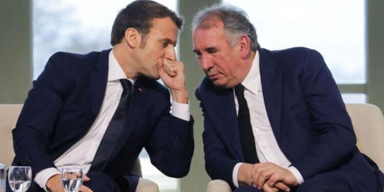 ماكرون يعين فرانسوا بايرو الوسطي رئيسا جديدا للوزراء