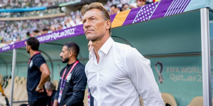 المدرب رينارد يحسم موقف الدوسري والبريكان من السفر إلى الكويت .