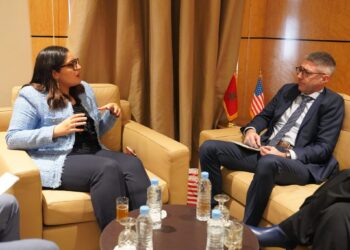 البرلمانية سلمى بنعزيز تستقبل المستشار المكلف بالقضايا السياسية لدى سفارة الولايات المتحدة الأمريكية