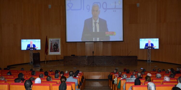 وجدة: متابعة ورشات النسخة الثانية للمناظرة الوطنية حول “الجهوية المتقدمة المنعقدة بمدينة طنجة