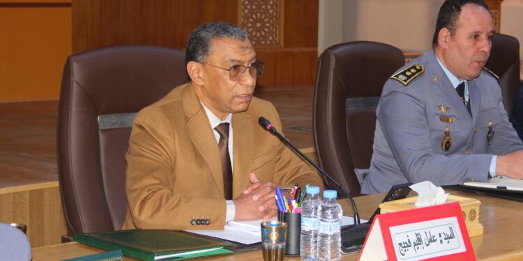 عامل اقليم فجيج يترأس اجتماعا موسعا للعمل على مواجهة موجة البرد و حماية المواطنين