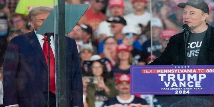 ماسك يقضي ليلة رأس السنة في فيلا ترامب في مارالاغو