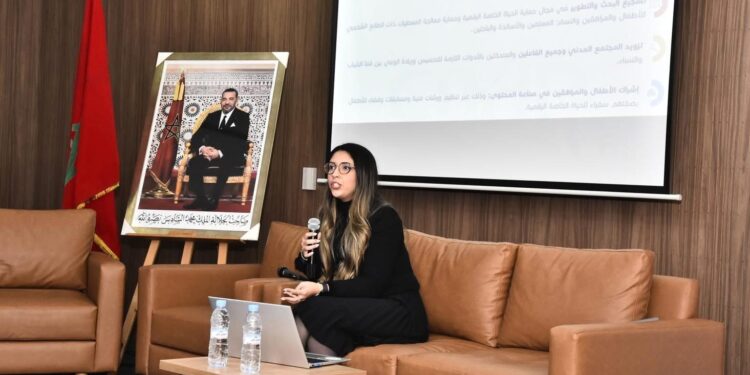 الرباط.. تقديم منصة “كون على بال” لحماية الحياة الرقمية للأطفال والمراهقين