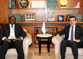 المدير العام للإيسيسكو يستقبل رئيس المجلس الأفريقي للفضاء