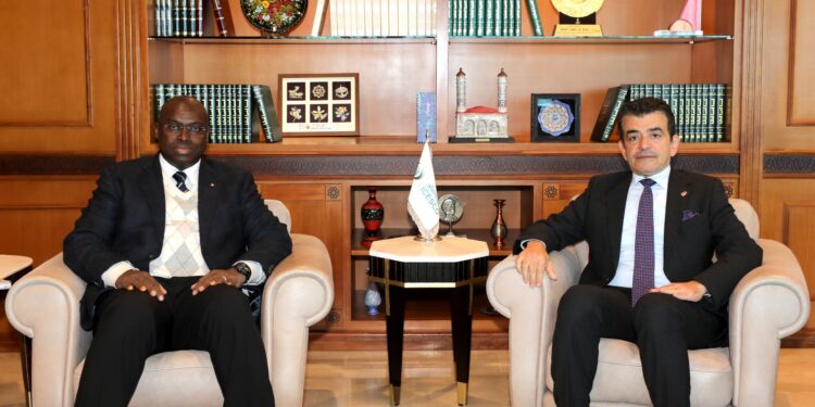 المدير العام للإيسيسكو يستقبل رئيس المجلس الأفريقي للفضاء