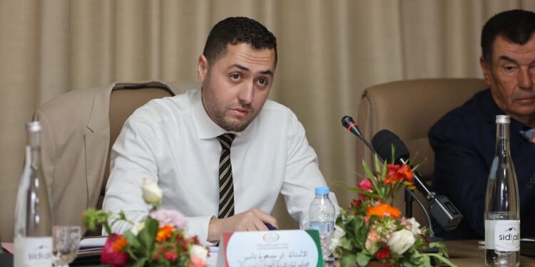 محام شاب يقاضي “الحجز الزائد” في طائرات “لاَرام”، ويوضح أحكام “رفض الركوب” في الطيران المدني