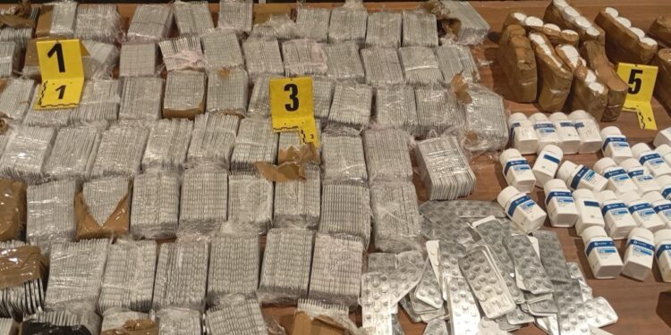 إحباط تهريب 64 ألف قرص مخدر بميناء طنجة المدينة وتوقيف ثلاثة مشتبه فيهم