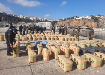 إحباط عملية تهريب مخدرات في عرض قرب ميناء الحسيمة