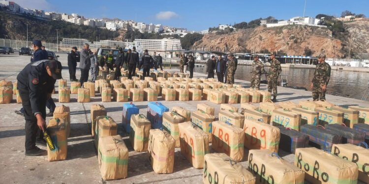 إحباط عملية تهريب مخدرات في عرض قرب ميناء الحسيمة