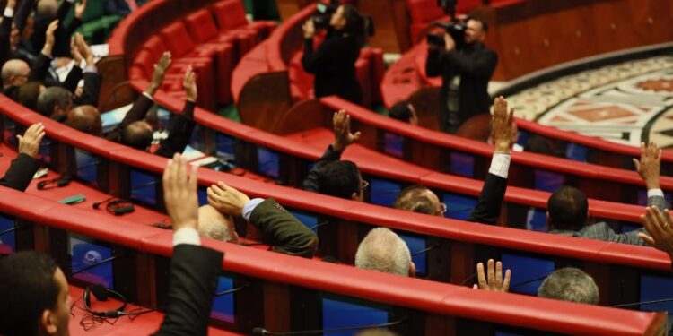 مجلس المستشارين يصادق بالإجماع على مشروع قانون يتعلق بمدونة الأدوية والصيدلة