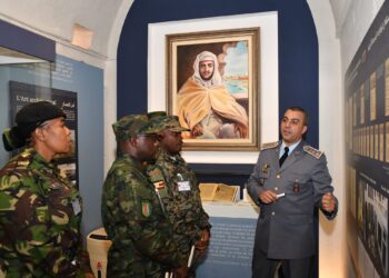 وفد عسكري رواندي يزور مديرية التاريخ العسكري بالمغرب لتعزيز التعاون الثنائي