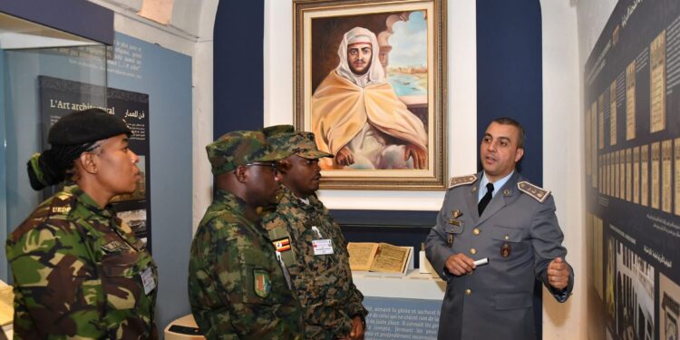 وفد عسكري رواندي يزور مديرية التاريخ العسكري بالمغرب لتعزيز التعاون الثنائي