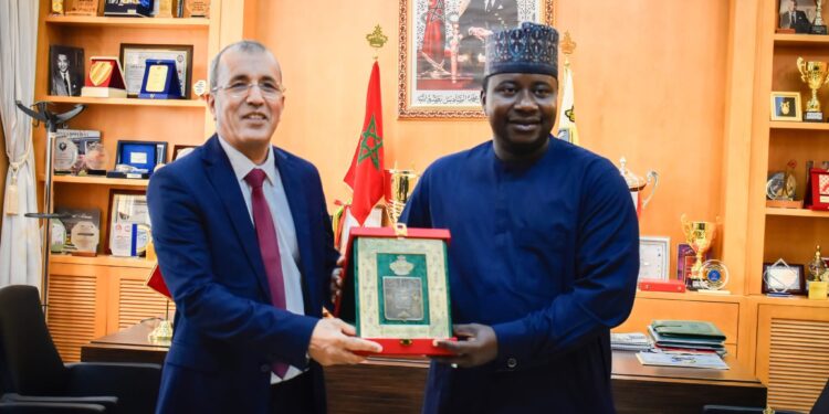 جهة الداخلة وادي الذهب تستقبل وفدًا برلمانيًا غامبيًا لتعزيز الشراكة والتعاون