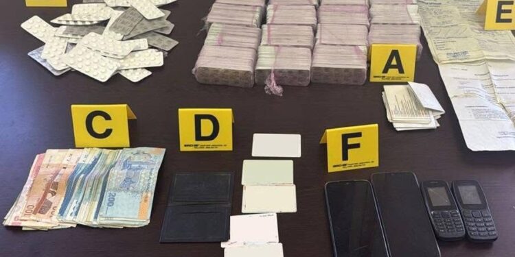 تطوان.. توقيف شخصين وإحباط تهريب 12 ألف قرص مخدر