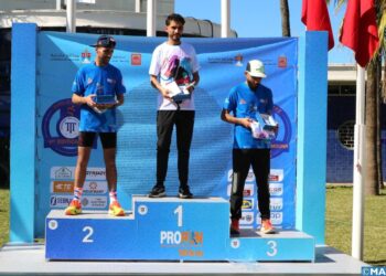 محمد حجاوج وسارة دحروش يتوجان بلقب النسخة الأولى من سباق 10 كلم بالمنطقة الحرة لطنجة