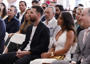 ميسي يفاجئ الجميع.. عودة مرتقبة إلى برشلونة!