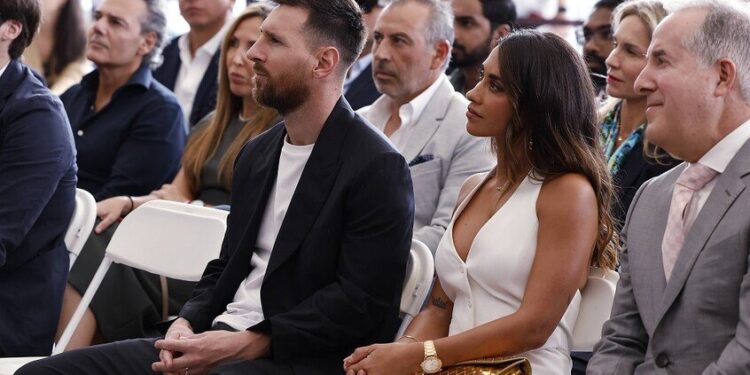 ميسي يفاجئ الجميع.. عودة مرتقبة إلى برشلونة!