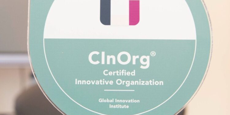 الإيسيسكو تستلم درع “منظمة إبتكارية معتمدة” في القمة العالمية للإبتكار بدبي