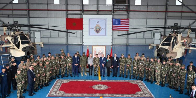 المغرب يعزز قدراته الدفاعية باستقبال الدفعة الأولى من مروحيات الأباتشي AH-64E