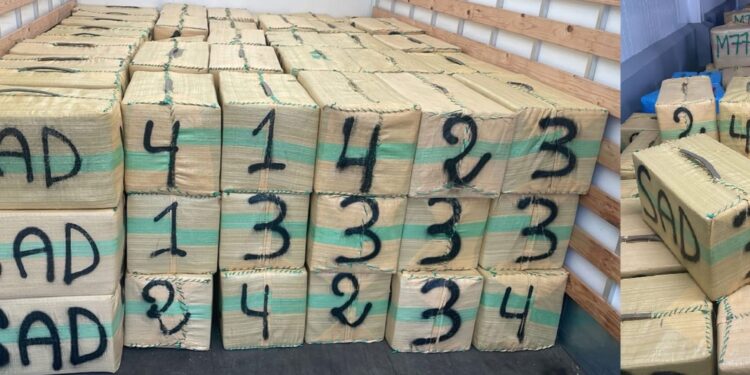مولاي بوسلهام: إحباط تهريب 5.7 طن من الشيرا وتوقيف شخصين متورطين