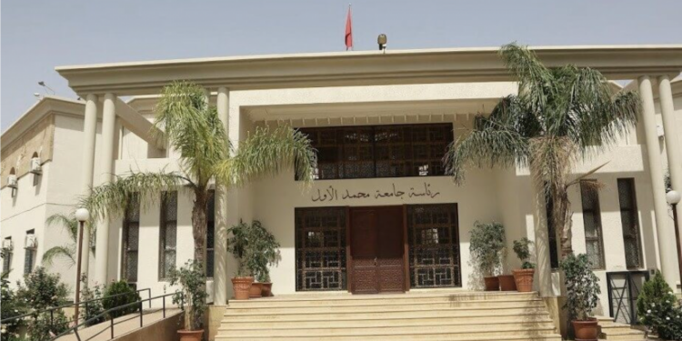 جامعة محمد الأول تستقبل قافلة المدرسة الوطنية العليا للإدارة لتعزيز التكوين الأكاديمي والإداري