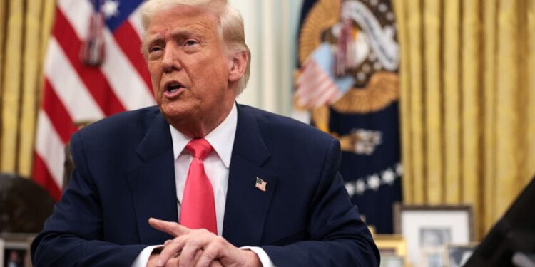 ترامب: الولايات المتحدة تتحدث مع أربع مجموعات مختلفة بشأن بيع “تيك توك”