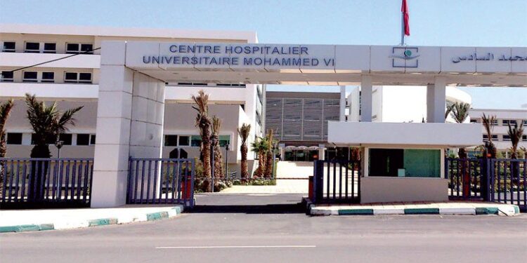 إدارة مركز محمد السادس بوجدة توضح أسباب تأجيل العملية الجراحية وتطمئن على صحة المريضة