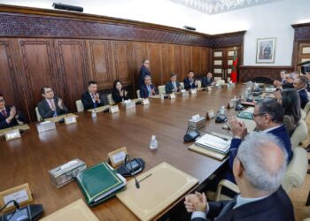 المغرب والصين يوقعان اتفاقية استثمارية بقيمة 2.3 مليار درهم لتعزيز قطاع النسيج وخلق 8.500 منصب شغل.