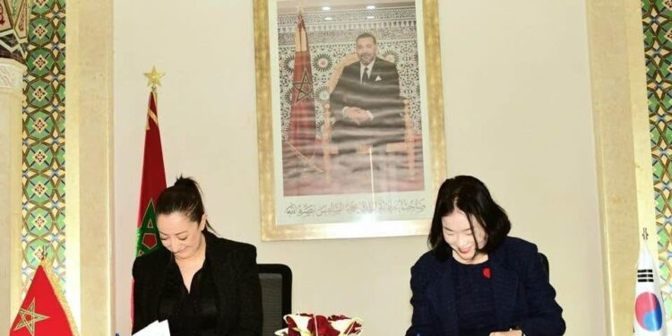 فتيحة المودني توقع بروتوكول تعاون مع الوكالة الكورية لدعم النقل الأخضر في الرباط