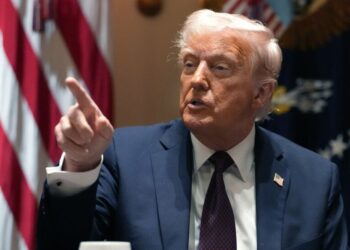 ترامب: هجمات الولايات المتحدة على الحوثيين ستستمر ما داموا يشكلون تهديدا للملاحة