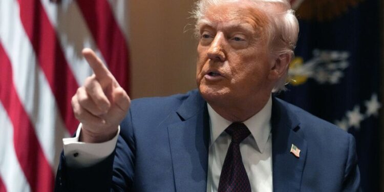 ترامب: هجمات الولايات المتحدة على الحوثيين ستستمر ما داموا يشكلون تهديدا للملاحة