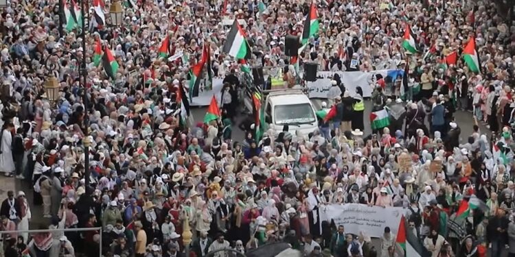 موجة تضامن عارمة مع غزة تجتاح مدنًا إسلامية.. مشاركة قوية في تركيا والمغرب تندد بالعدوان