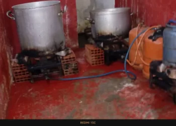 ضربة للغش الغذائي: تفكيك معمل سري لإنتاج “عسل الموت” بالقصر الكبير