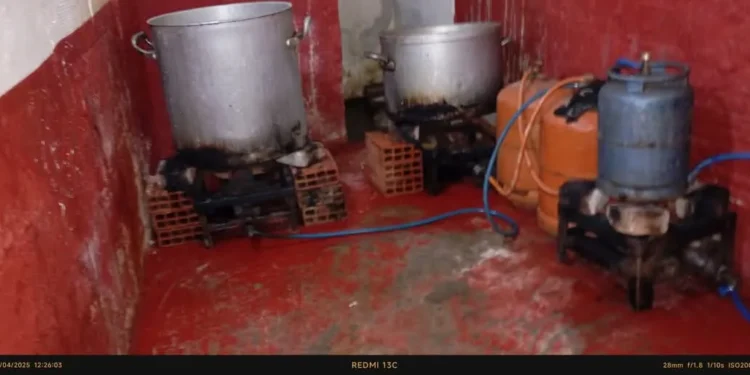 ضربة للغش الغذائي: تفكيك معمل سري لإنتاج “عسل الموت” بالقصر الكبير