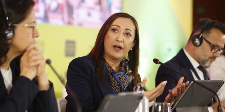 عمدة الرباط تبرز مبادرات المدينة في تمويل التنمية الاقتصادية المحلية خلال المنتدى السادس في إشبيلية