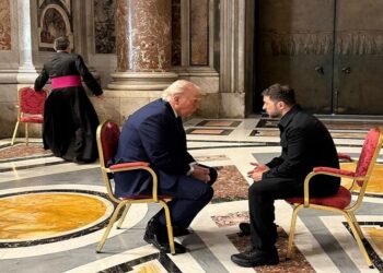 لقاء  على انفراد بين ترامب وزيلينسكي في الفاتيكان